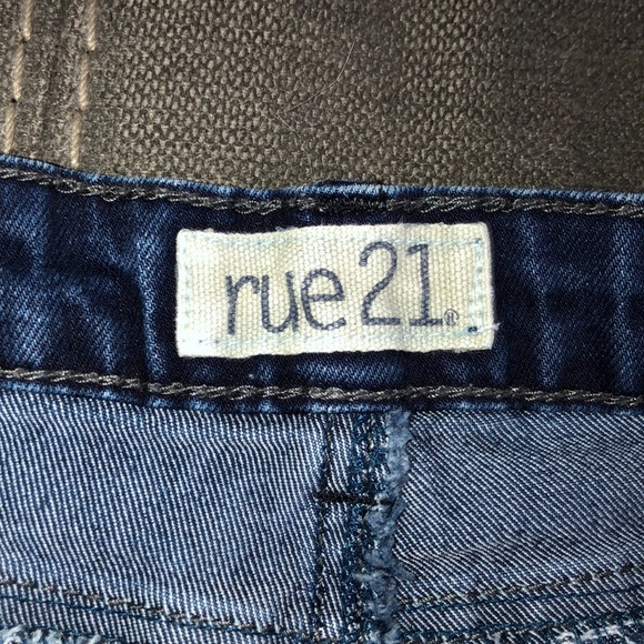 Shorts - Picture 4 of 5